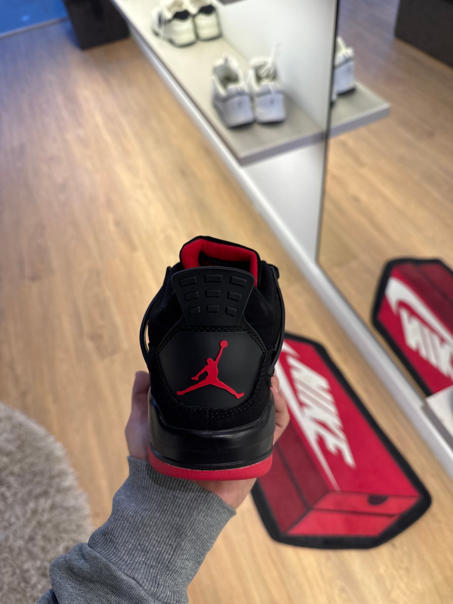 Air Jordan 4 Red Thunder