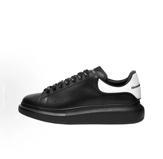 Alexander McQueen Oversized sneaker in   Black/white