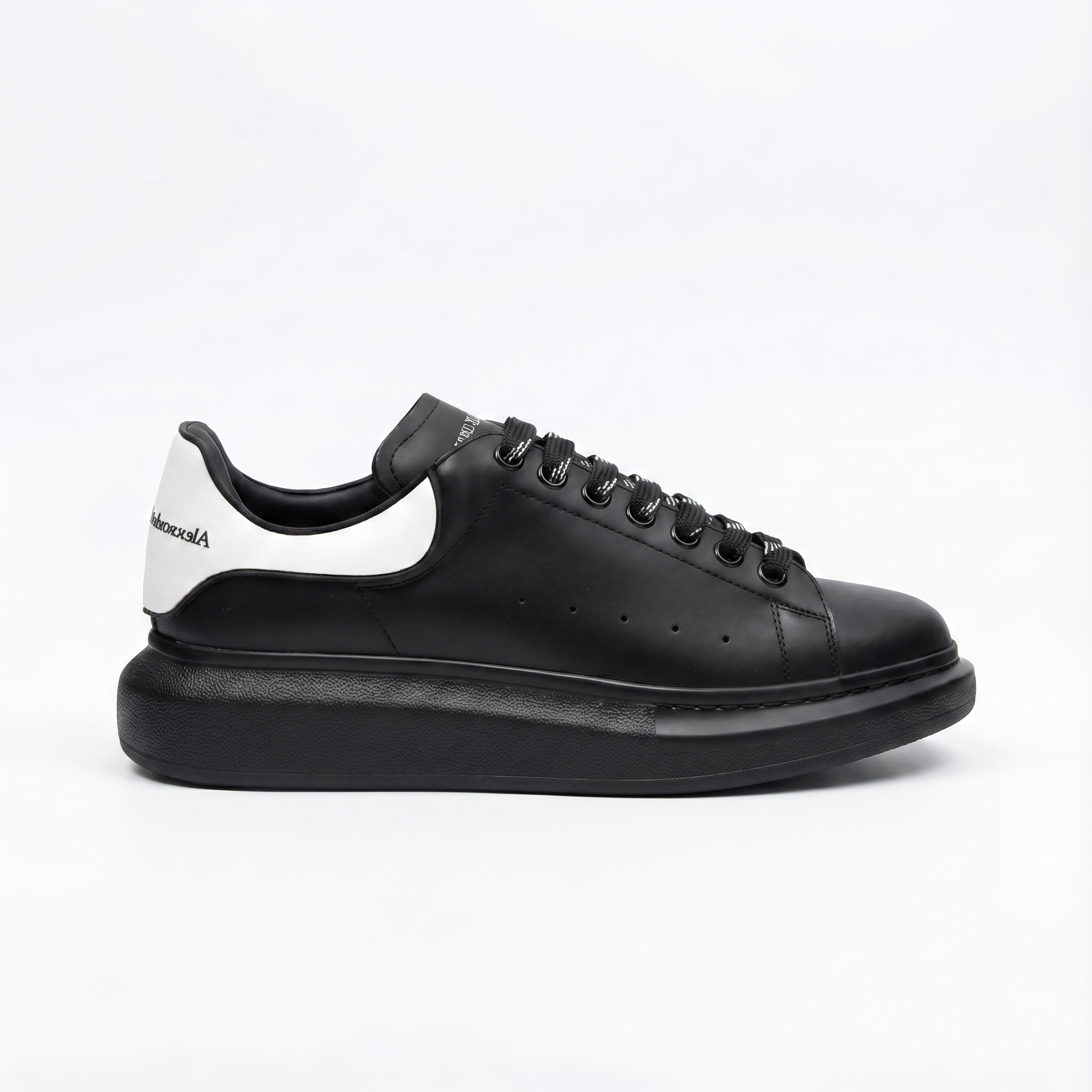 Alexander McQueen Oversized sneaker in   Black/white