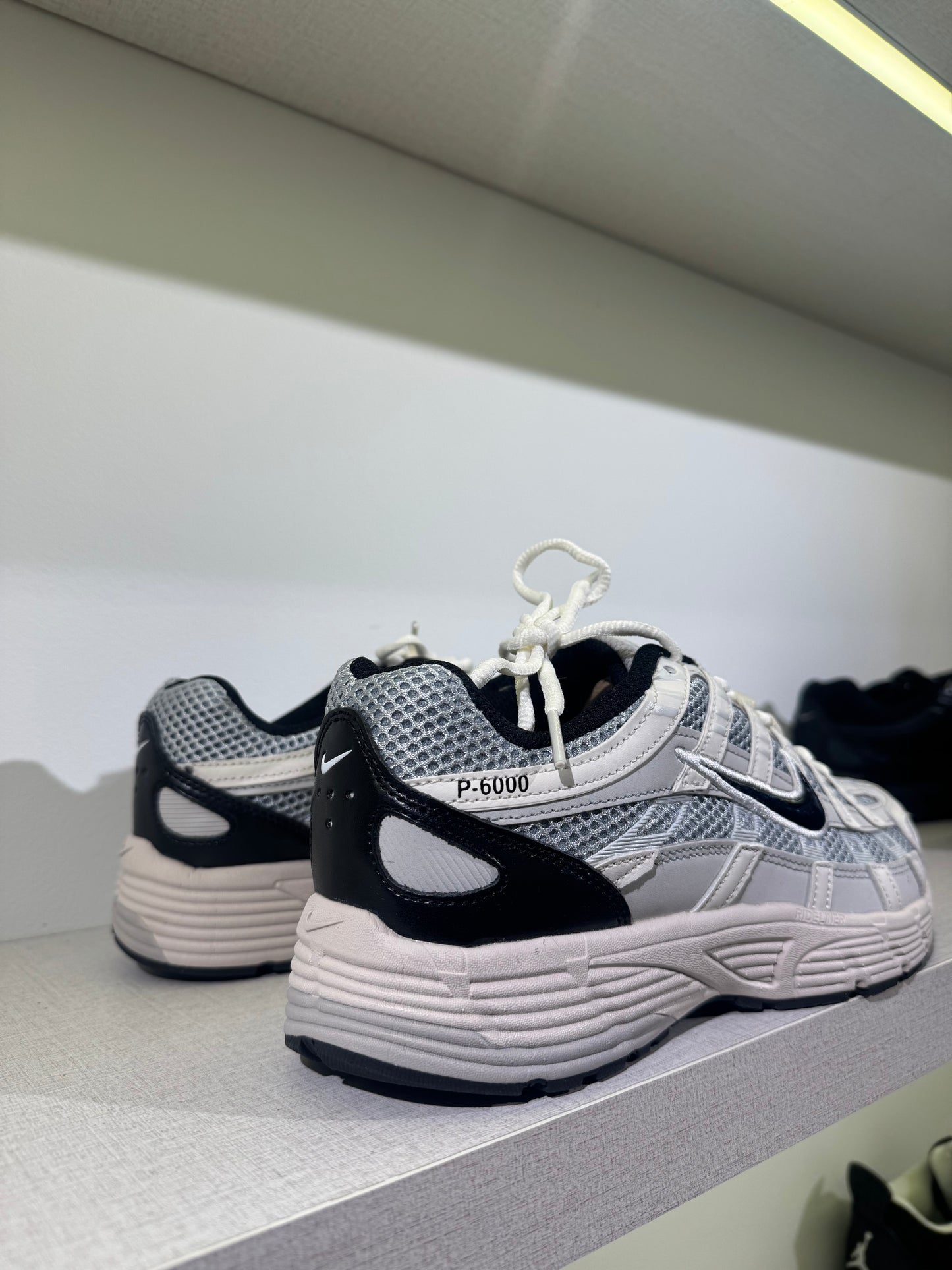 Nike p 6000 Metallic -white