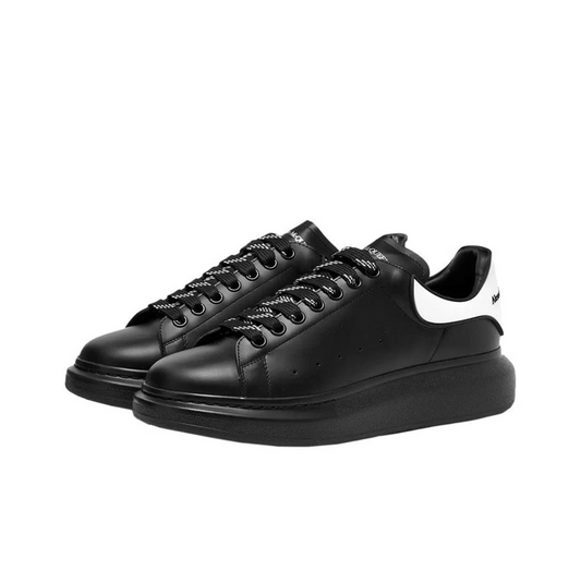 Alexander McQueen Oversized sneaker in   Black/white